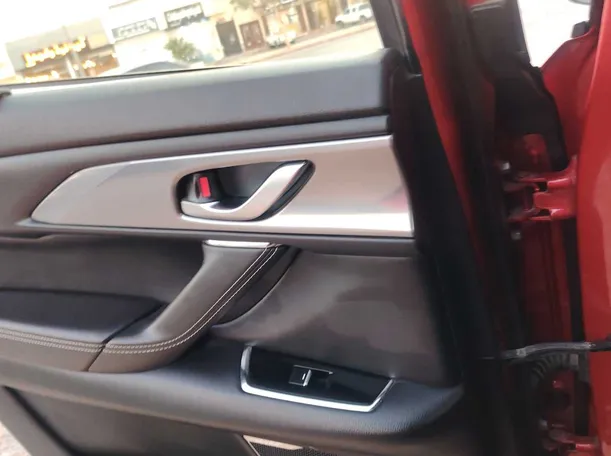 Car image 25
