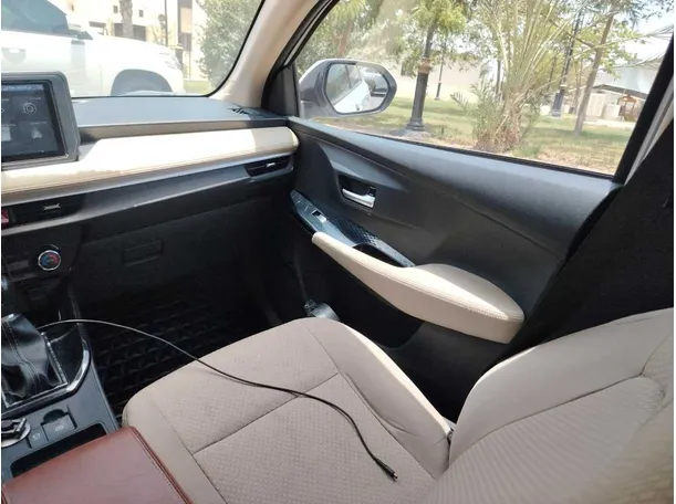Car image 36
