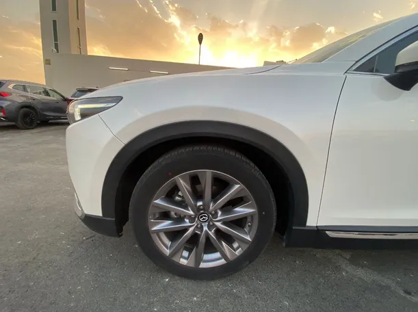 Car image 9