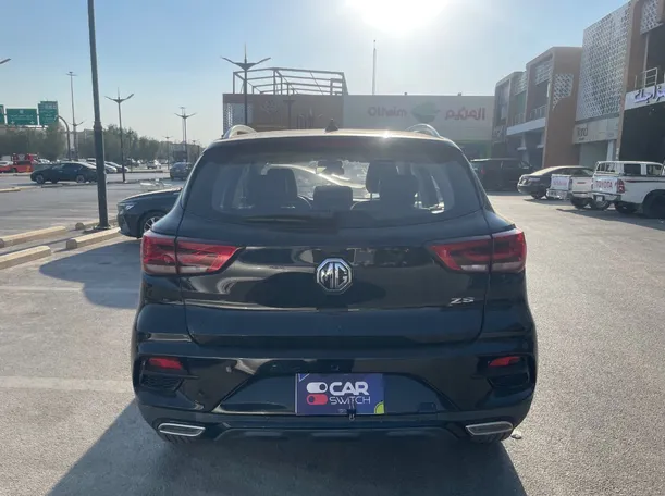 Car image 6