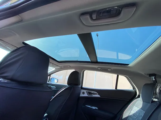 Car image 14