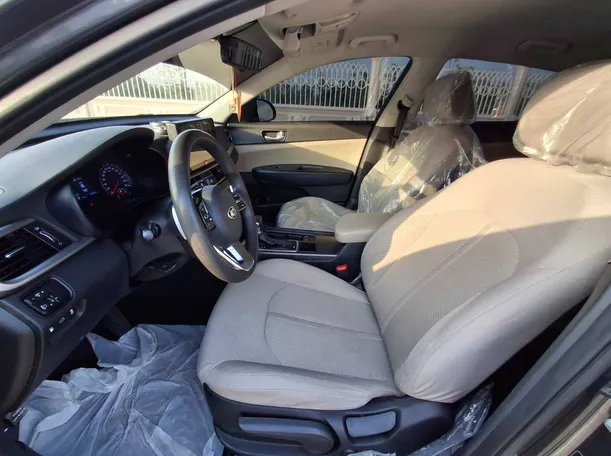 Car image 12