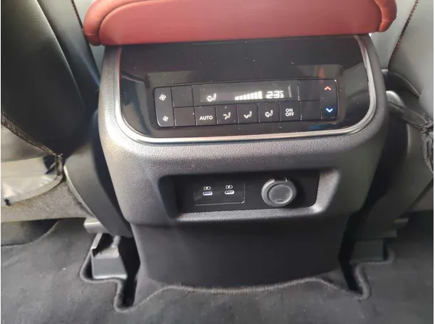 Car image 27