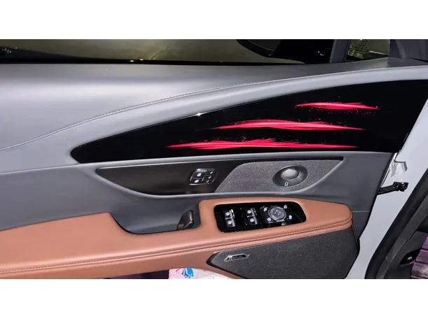 Car image 24