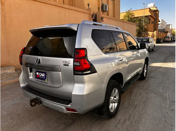 Car image 5