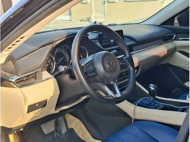 Car image 11