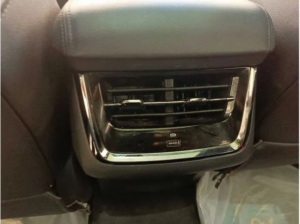 Car image 29