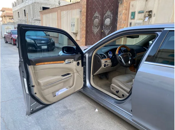 Car image 10