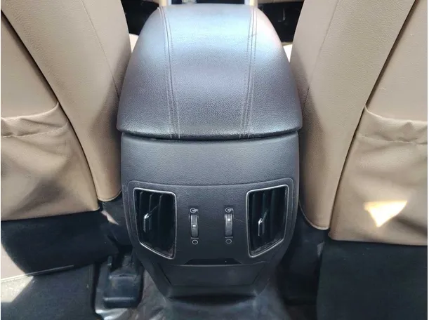 Car image 32