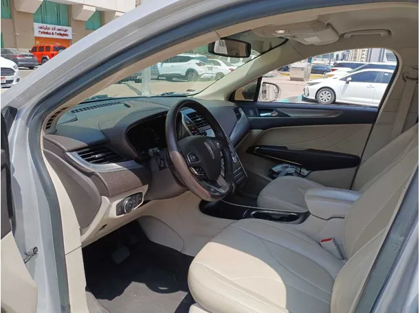 Car image 11