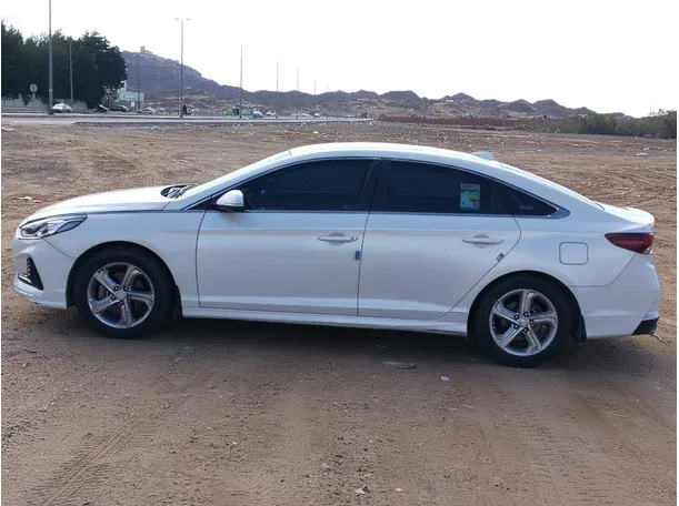 Car image 8