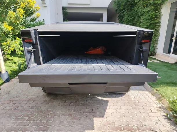 Car image 22