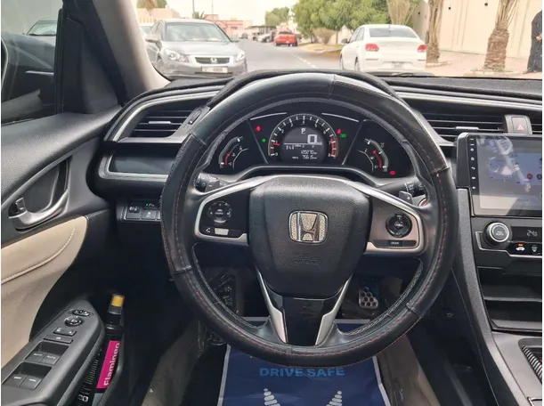 Car image 19