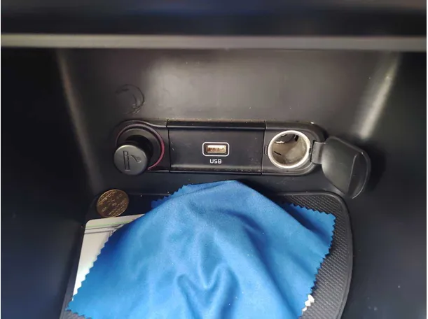 Car image 25