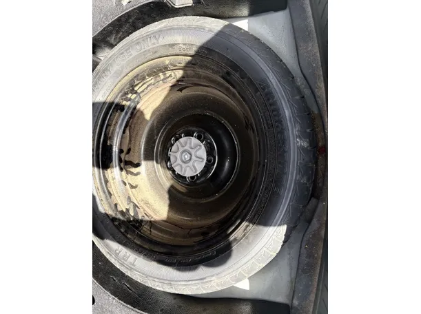Car image 25