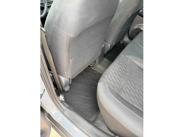 Car image 29
