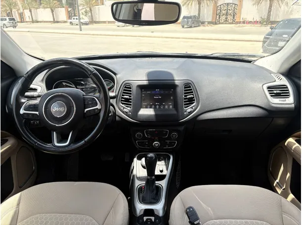 Car image 18