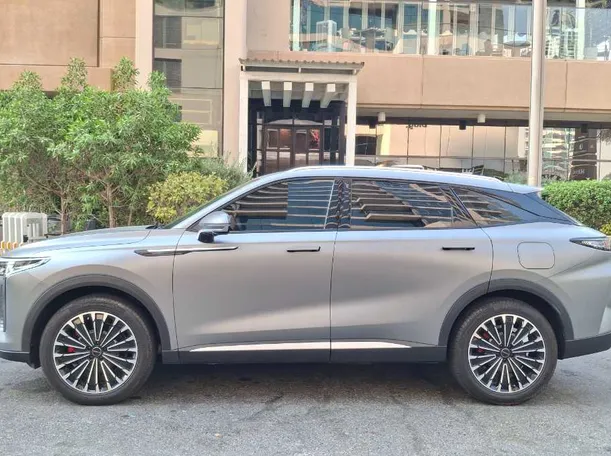 Car image 8