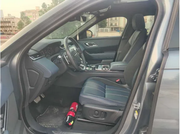 Car image 13