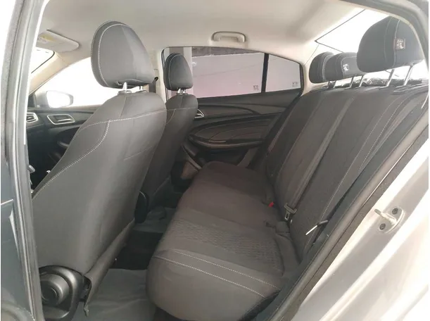 Car image 18