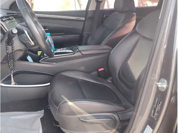 Car image 13