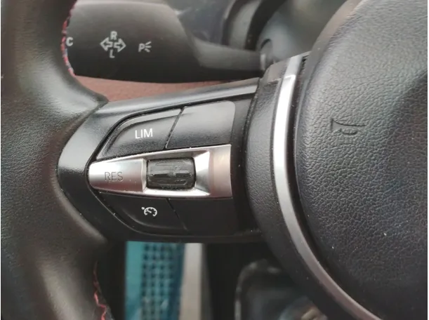 Car image 27