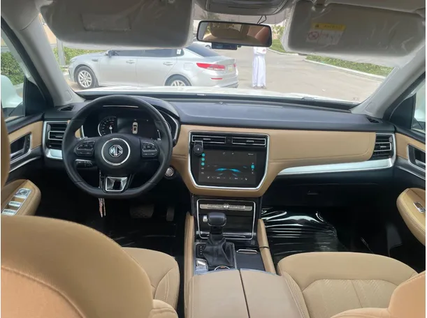 Car image 18