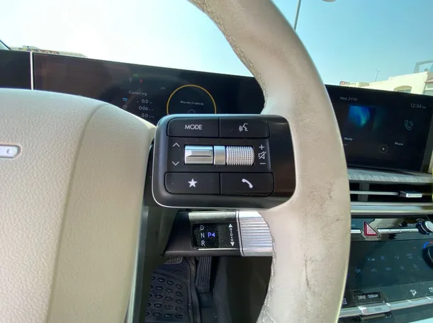 Car image 25