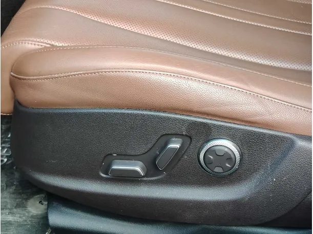 Car image 33