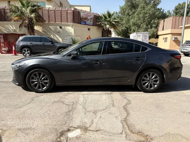 Car image 8