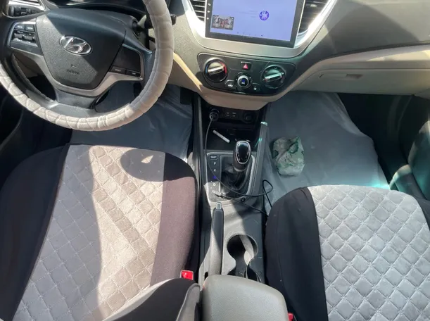 Car image 18