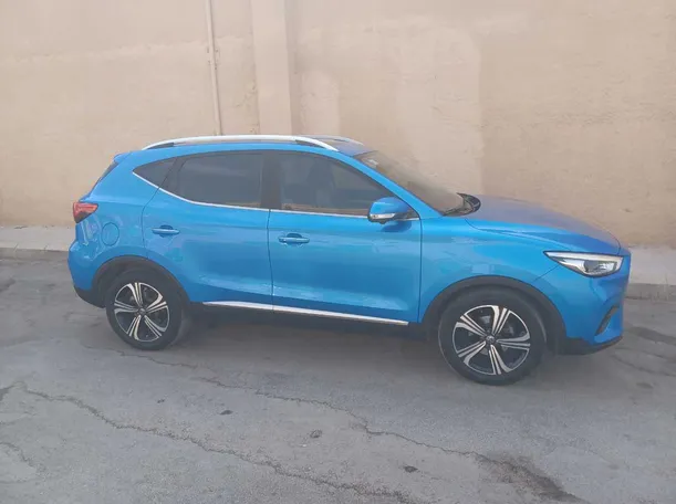 Car image 4