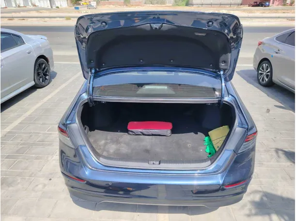 Car image 30
