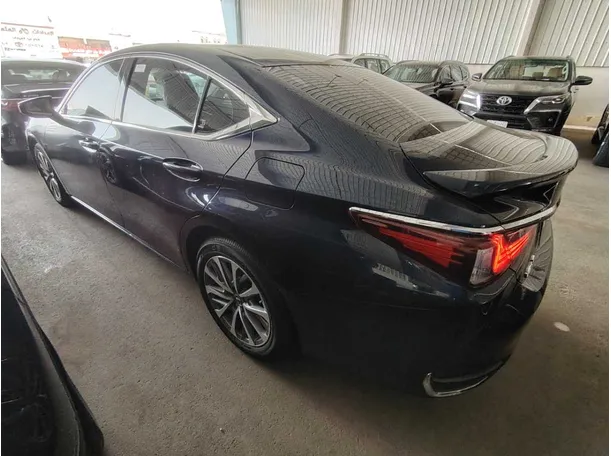 Car image 8