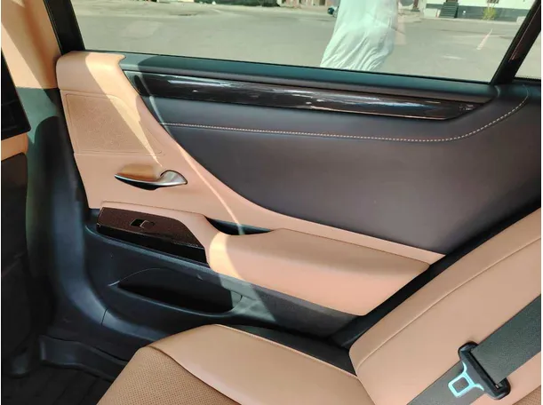Car image 34
