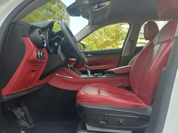 Car image 12