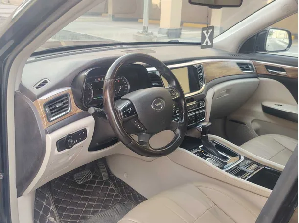 Car image 14
