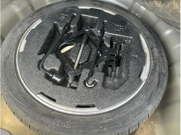 Car image 25