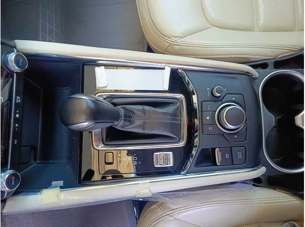 Car image 26