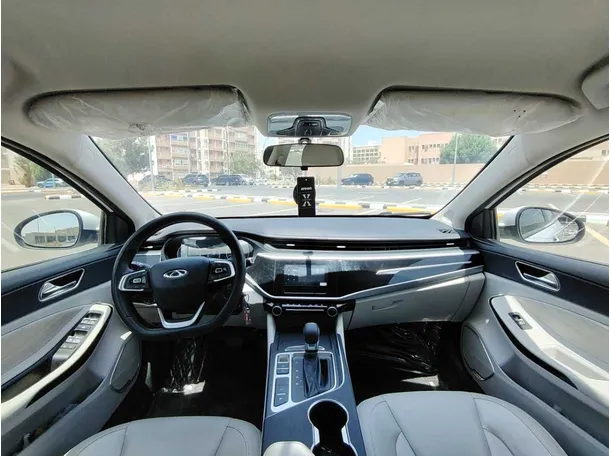 Car image 14