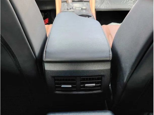 Car image 31