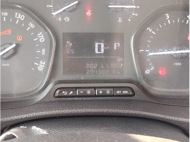 Car image 25