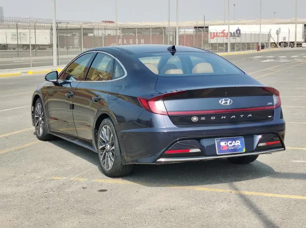 Car image 7