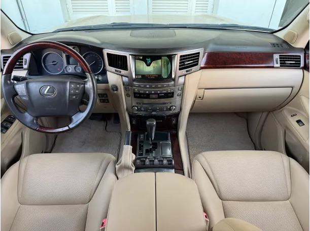 Car image 10