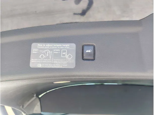 Car image 25