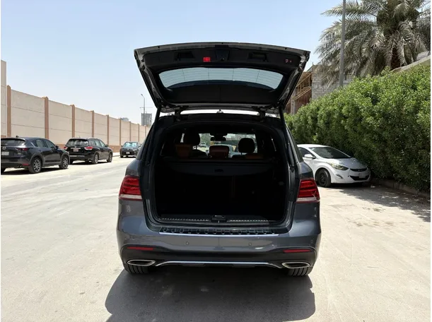 Car image 24