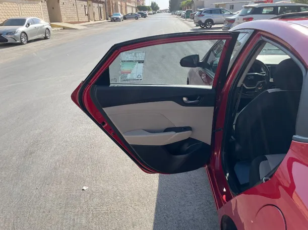 Car image 14