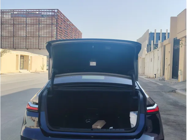 Car image 23