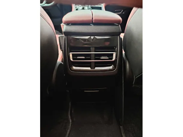 Car image 29