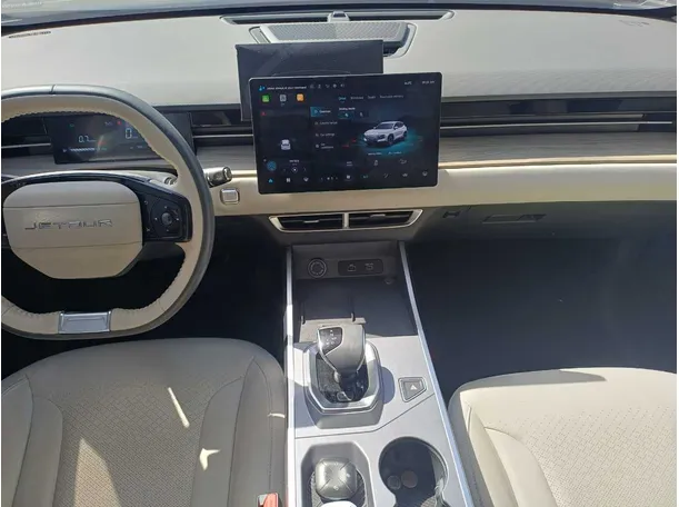 Car image 15